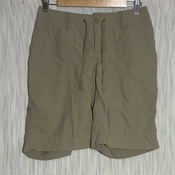 The North Face Pants - The North Face Tan Cargo Shorts Lightweight Design